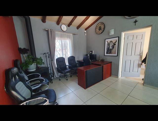 3 BEDROOM FREEHOLD FOR SALE IN BRACKENDOWNS